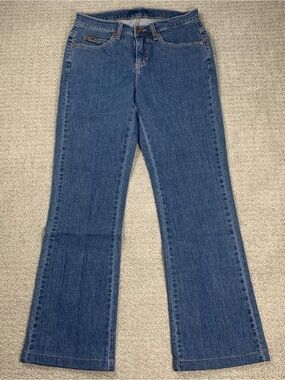 Lee Jean Denim Size 4 HEMMED 27.5” Inseam Straight Leg Medium Wash Mid Rise